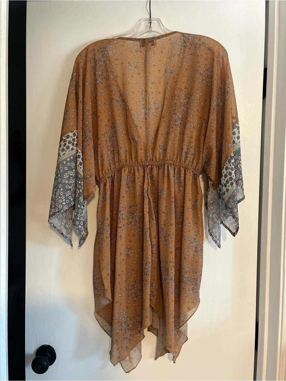 Bloomfield Floral Beige kimono - Picture 6 of 7